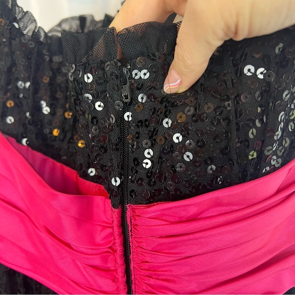 Betsey Johnson Y2K Black and Pink Sequin Party Dress, size 4 - Picture 7 of 9